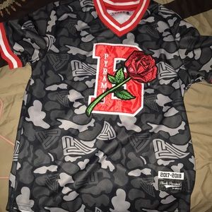 I’m selling shirt from black pyramid